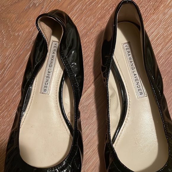 VERA WANG black patent leather flats - Picture 2 of 4